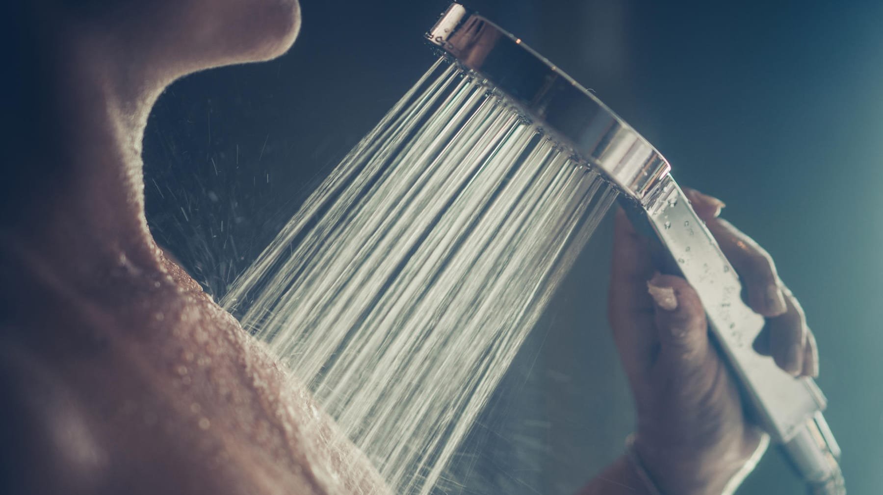 Warum Sie nicht täglich duschen sollten – und wenn, nur mit Wasser