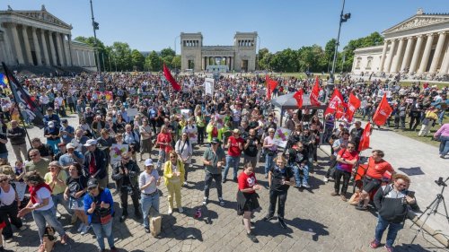 Deutlich weniger Teilnehmer als erwartet bei Demo für AfD-Verbot in München
