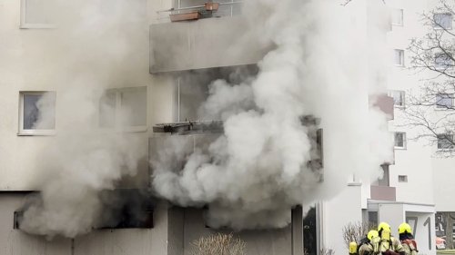 Großeinsatz in Berlin: Feuerwehr muss Hochhaus räumen