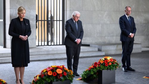 Steinmeier kritisiert Putin bei Gedenken im Bundestag: Geschichtslügen