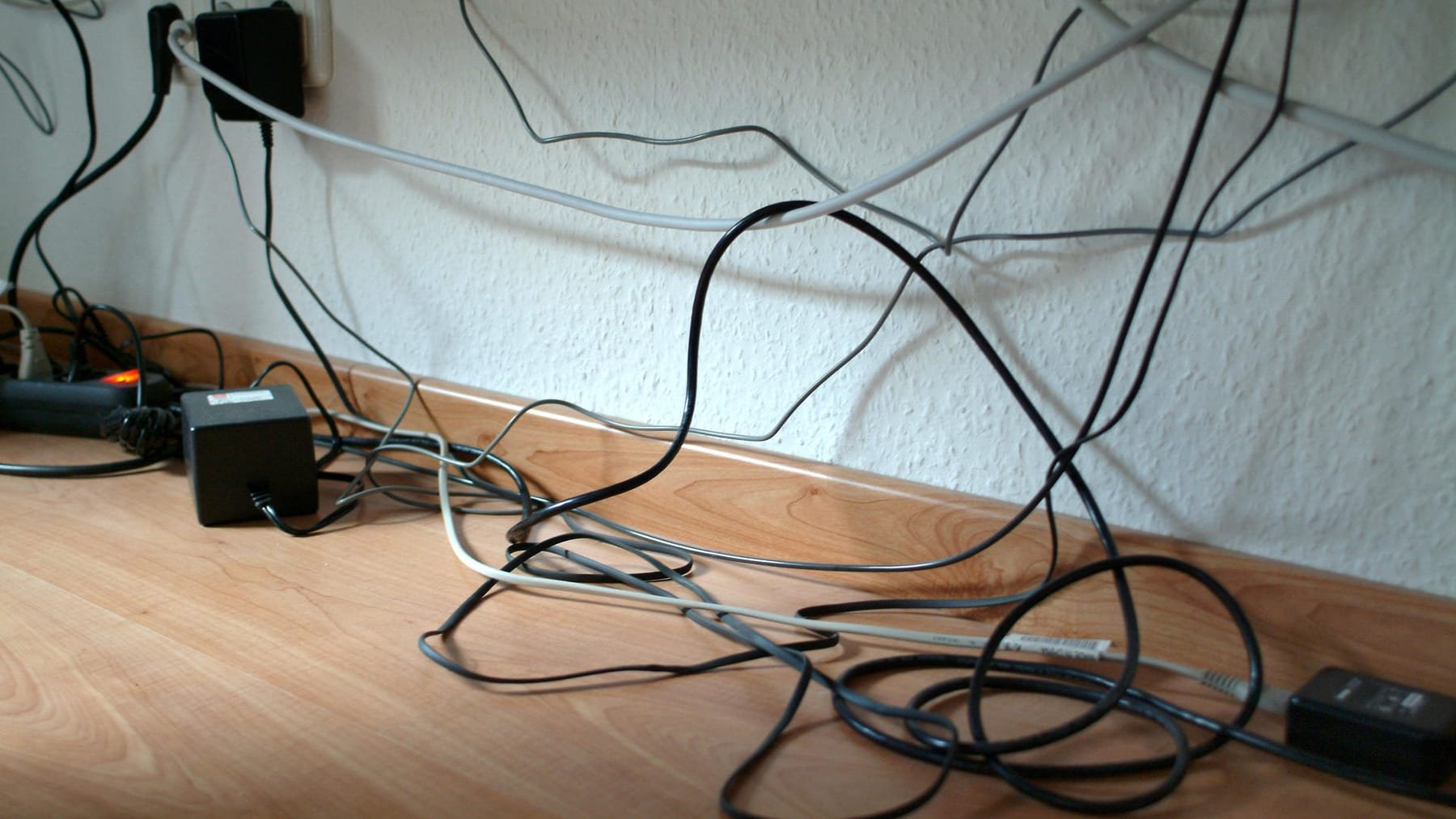 Kabel einfach verstecken: Mit diesen fünf Tipps klappt's