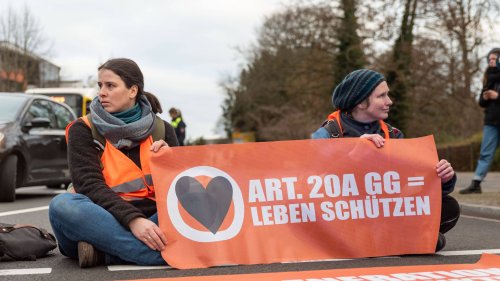 "Letzten Generation" in Dresden: Autofahrer greifen Klimaaktivisten an