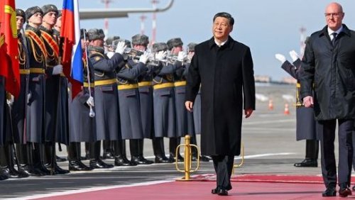 Wladimir Putin und Xi Jinping in Moskau: Xi tritt in ein Fettnäpfchen