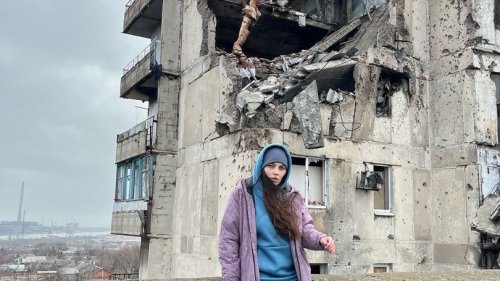 Russische Influencer posieren vor Trümmern in Mariupol – Shitstorm