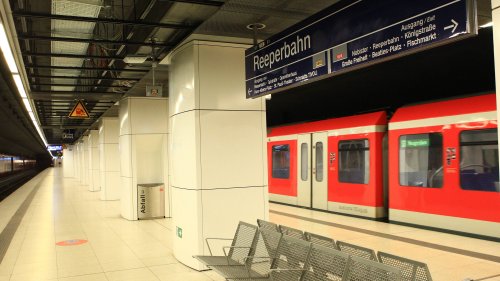 Zwischen Reeperbahn und Landungsbrücken: S-Bahnfahrer findet Schwerverletzten im Tunnel