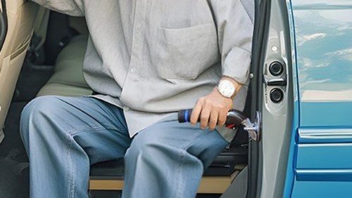 Einstiegshilfe fürs Auto: Amazon-Gadget für Senioren