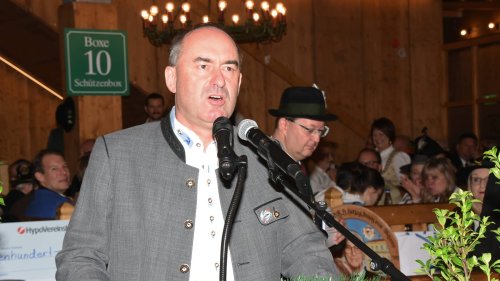 Mit dieser Reaktion hat Freie Wähler-Chef Hubert Aiwanger auf dem Oktoberfest nicht gerechnet