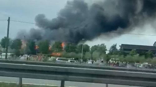 Elstal: Feuer in Karls Erlebnis-Dorf – große Rauchsäule über Freizeitpark