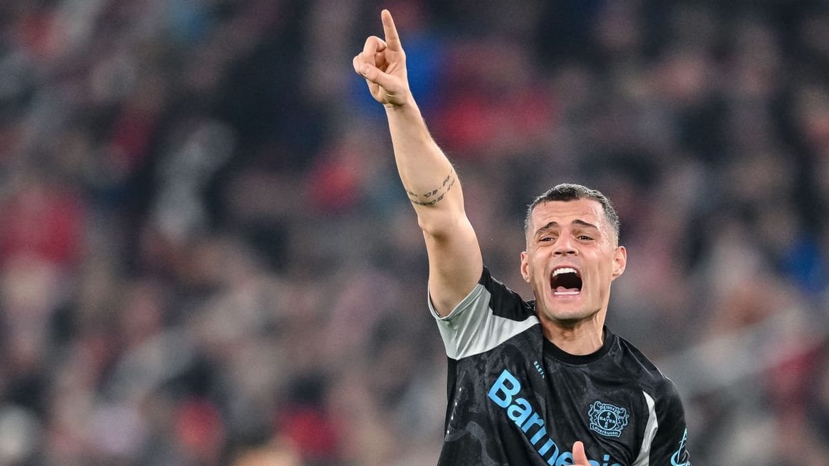 Bayer Leverkusen feiert nach Tor in der Nachspielzeit Sieg in Stuttgart