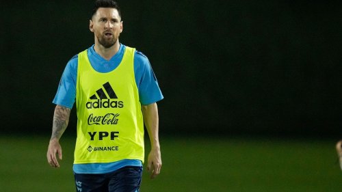 Fußball-WM | Messi gut gelaunt im Plausch mit Ex-Kollege Agüero