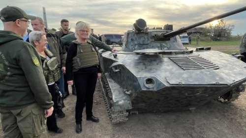 Besuch in Ukraine: Lambrecht kündigt Waffe an, die die Bundeswehr noch nicht hat