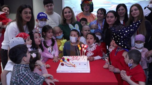 Minik kahramanlar iyileşmenin ve 23 Nisan’ın coşkusunu birlikte yaşadı
