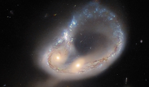 Hubble-Teleskop gelingt faszinierendes Bild verschmelzender Galaxien