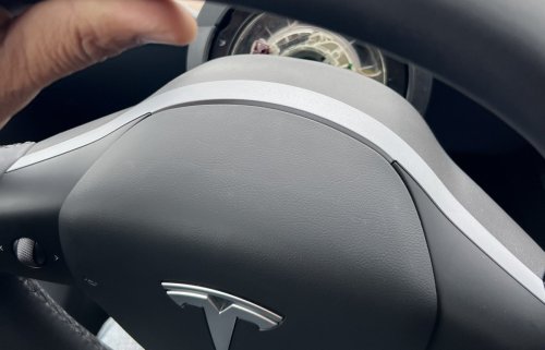 Tesla: Model Y verliert Lenkrad bei voller Fahrt auf der Autobahn