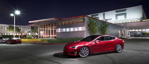 Klippensturz: Tesla Model S bei Unfall zerfetzt, Fahrer unverletzt