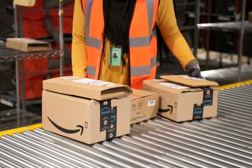 Wegen 243 Krankentagen: Amazon kündigt einem Mitarbeiter und wird jetzt von ihm verklagt