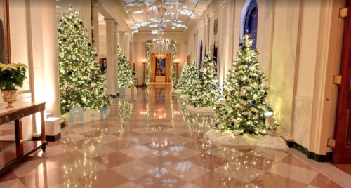 Mit Google Street View kannst du das weihnachtlich geschmückte Weiße Haus angucken