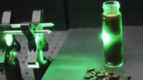 Mit einem Laser: Deutsche Forscherinnen zaubern Cold Brew Coffee in drei Minuten