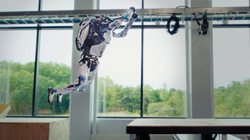 Wenns bei Atlas mal schlecht läuft: Boston Dynamics zeigt witzige Roboter-Fails