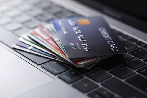 Fake-Artikel: Netzwerk stellt Daten von 330.000 Kundenkreditkarten online