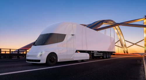 Voll beladen: Tesla Semi fährt 800 Kilometer mit einer Akkuladung