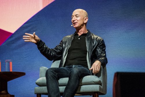Amazon’s geheime Meeting-Strategie: Warum Jeff Bezos immer einen Stuhl freihält