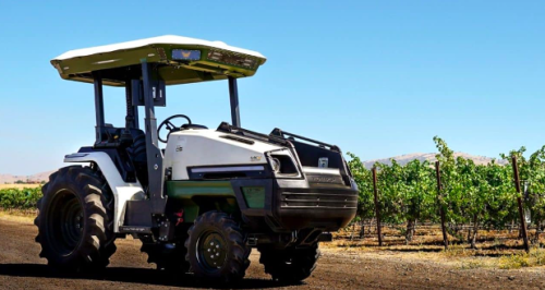 Dieser KI-Traktor fährt autonom und elektrisch über Felder und analysiert die Ernte