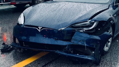 Tesla-Fahrer nach tödlichem Autopilot-Unfall angeklagt