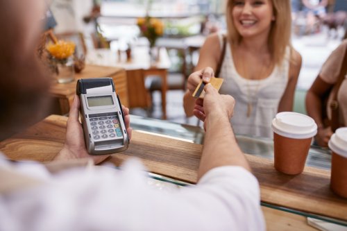 Trinkgeld bei Kartenzahlung – wie macht man das und bei wem landet es wirklich?