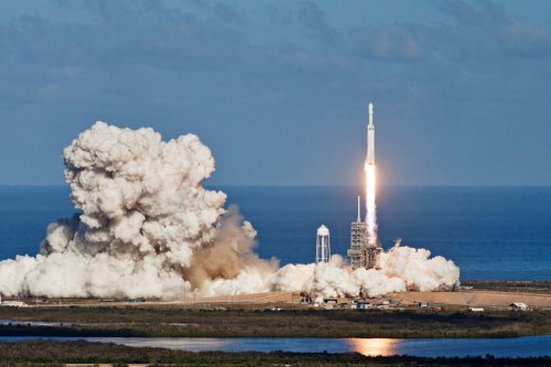 SpaceX plant 2022 fast doppelt so viele Raketenstarts wie im Vorjahr