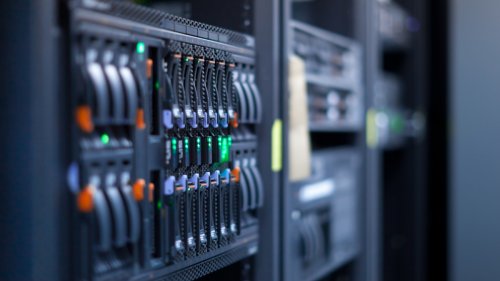 Nach Microsoft nun auch Amazon: Tech-Giganten legen KI-Rechenzentren auf Eis
