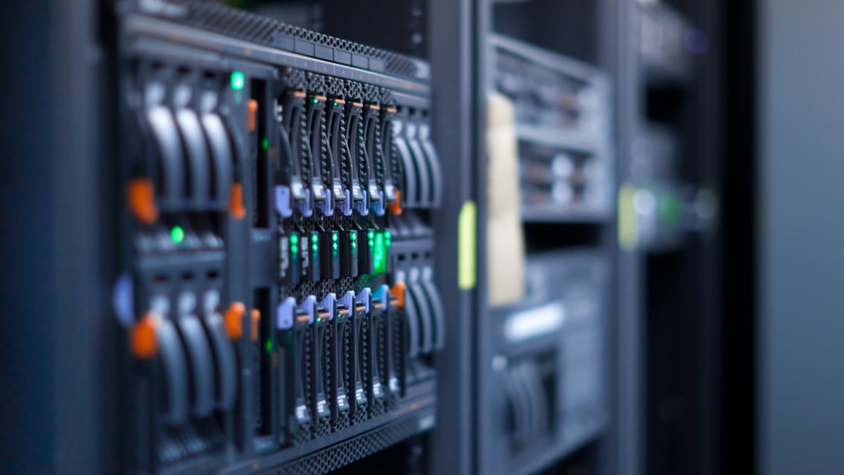 Nach Microsoft nun auch Amazon: Tech-Giganten legen KI-Rechenzentren auf Eis