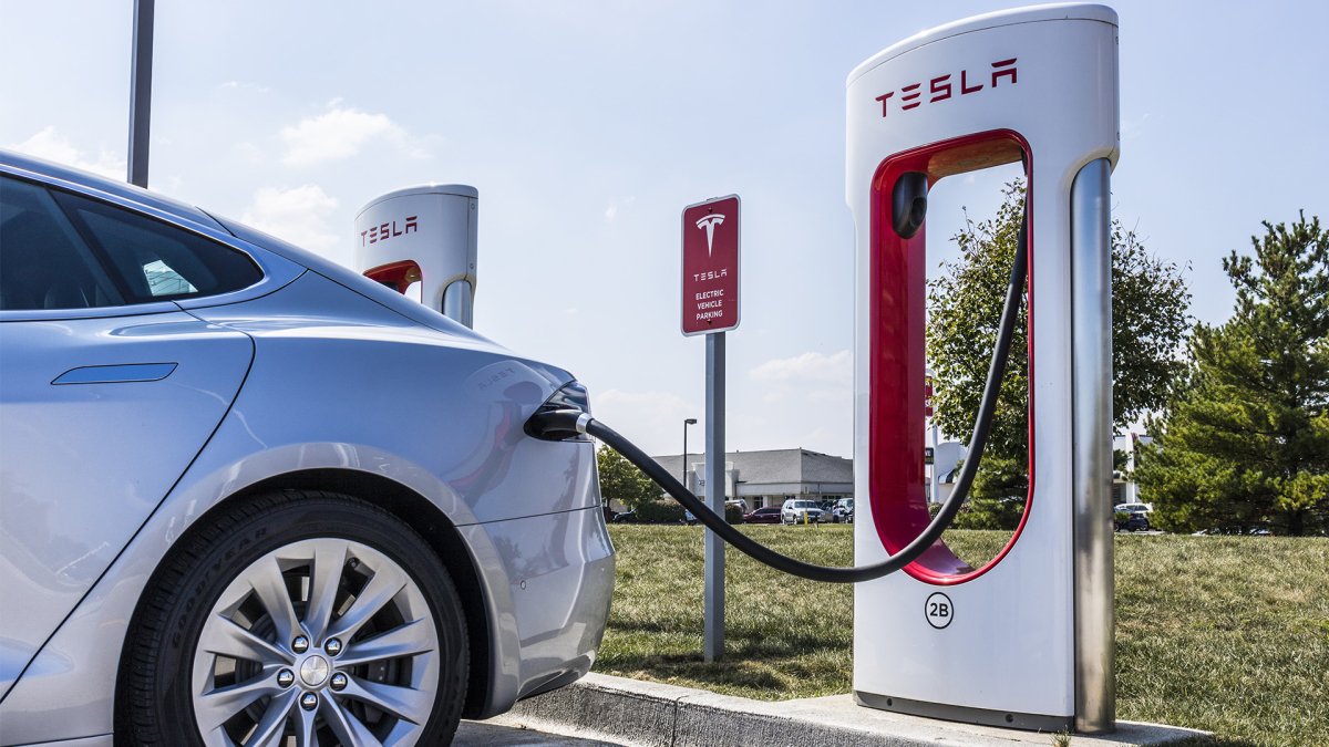 Schutz vor Kabeldieben: Auf diese unkonventionelle Methode soll Tesla bei Superchargern setzen