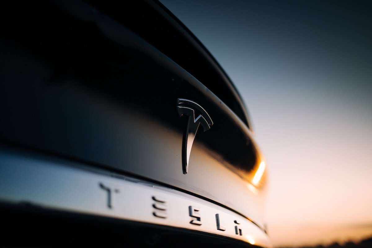 Tesla unter Verdacht: Manipulierte Kilometerstände zum Nachteil der Kunden?