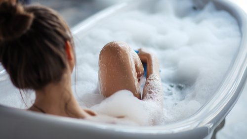 Lange vergessener Post: Badewannenbild auf Facebook kostet Handwerker rund 10.000 Euro