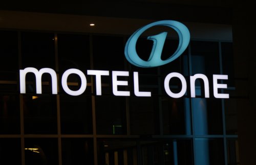 Cyberangriff auf Motel One: Kundendaten landen im Darknet
