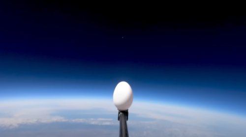 Nasa-Ingenieur mit schrägem Experiment: Ei übersteht Sturz aus Stratosphäre