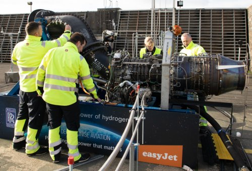 Fliegen mit Wasserstoff: Rolls-Royce und Easyjet testen neues Triebwerk
