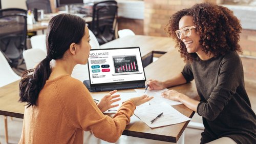Wie du den idealen Arbeitslaptop für den hybriden (Arbeits-)Alltag findest
