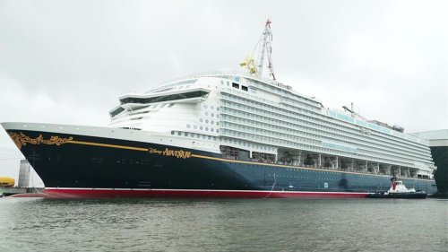 Kreuzfahrtschiff "Disney Adventure" ist ausgedockt