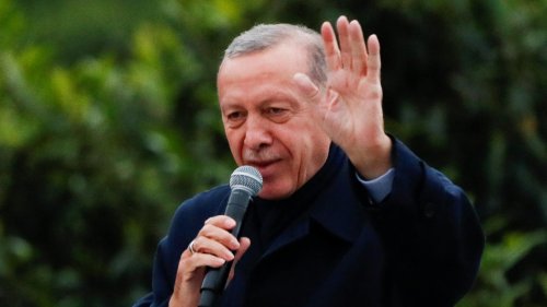 Erdogan liegt knapp vorne