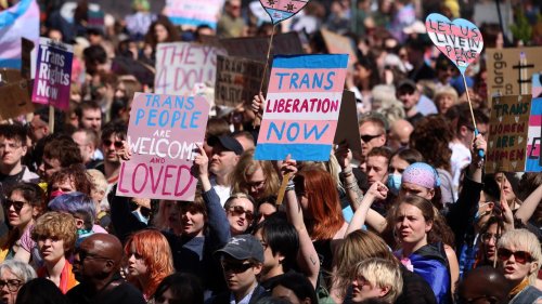Tausende demonstrieren in London für trans Rechte