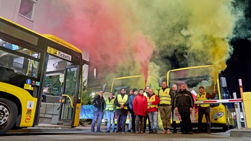 Bahnen und Busse der BVG stehen still