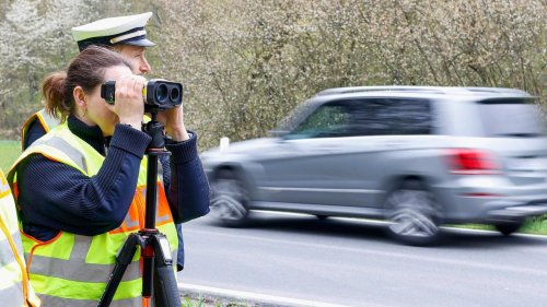 Polizei kontrolliert "Tempo 10" an Grenzübergang bei Zittau