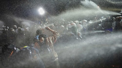 Heftige Proteste vor Entscheidung zu U-Haft