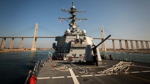 Schiffe attackiert - Ziel offenbar auch US-Zerstörer
