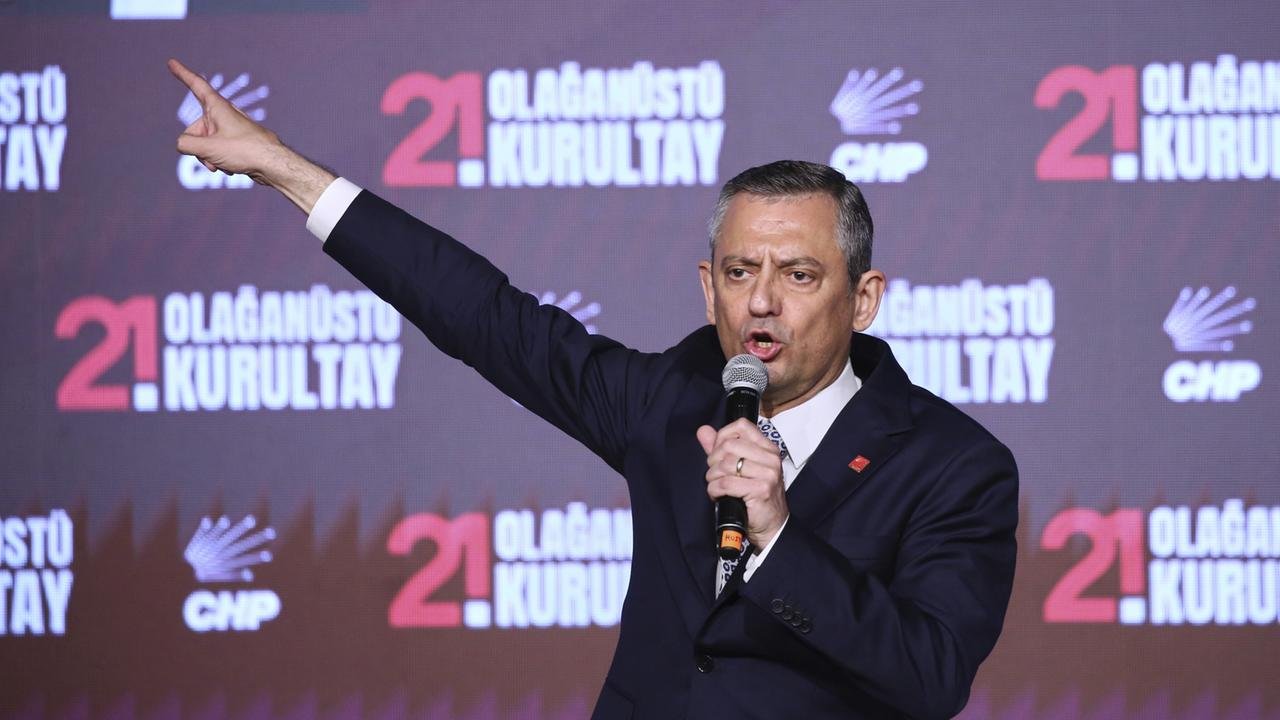 CHP-Chef Özel auf Parteitag wiedergewählt