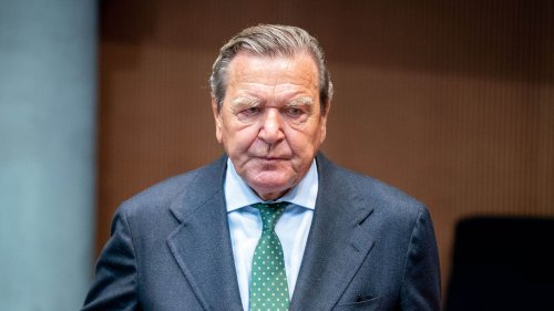 Schröder verklagt den Bundestag