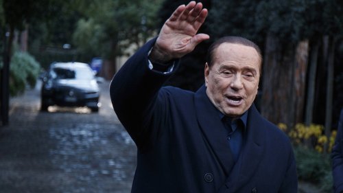 Berlusconi zieht Kandidatur zurück