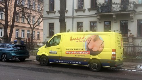 Herrliche Aussichten? Werberat kritisiert sexistische Dachdecker-Werbung in Großenhain